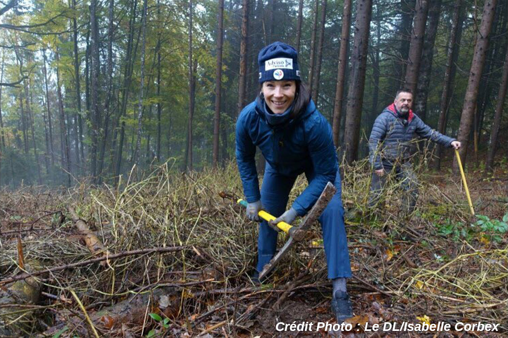 a-l-image-de-romane-miradoli-la-team-athletes-responsables-a-pris-a-coeur-sa-mission-pour-compenser-son-empreinte-carbone-et-pas-que-l-instant-d-une-seance-photo-mais-avec-un-veri
